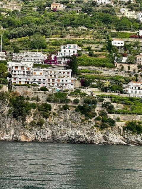 Appartamento Di Raphael Con Discesa Privata Al Mare Amalfi Zewnętrze zdjęcie